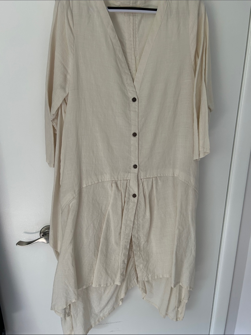 Relaxed Cream Button-Front Women’s Tunic with Asymmetrical Hem